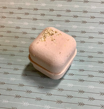 Load image into Gallery viewer, Honey And Oat Bath Bomb